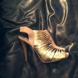 BCBG Generation Devon Heels 7.5 - New w box